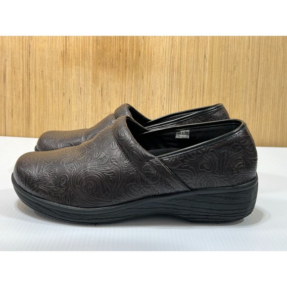 SafeTStep - Women's Oil-Resistant and Non-Slip Comfort Dress Shoes - Brown- # 11 - Picture 5 of 12